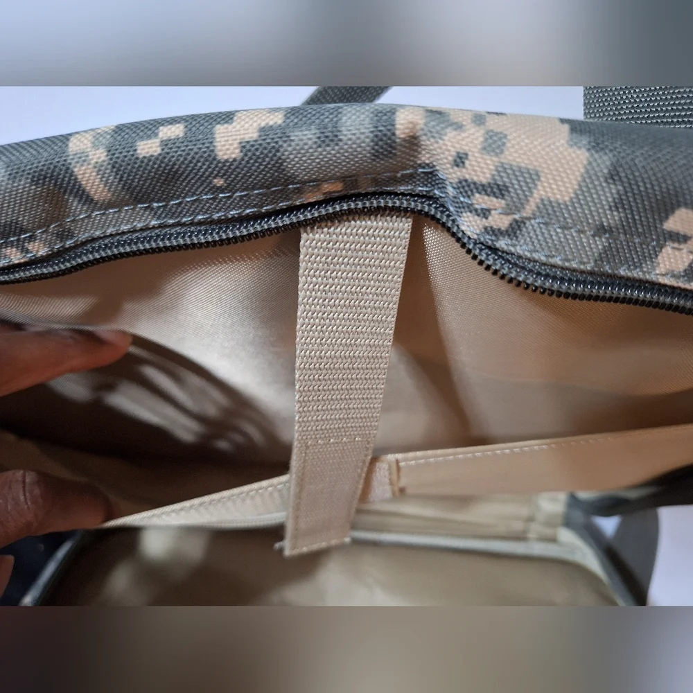 Unisex Flying Circle Digital Camo Laptop Bag